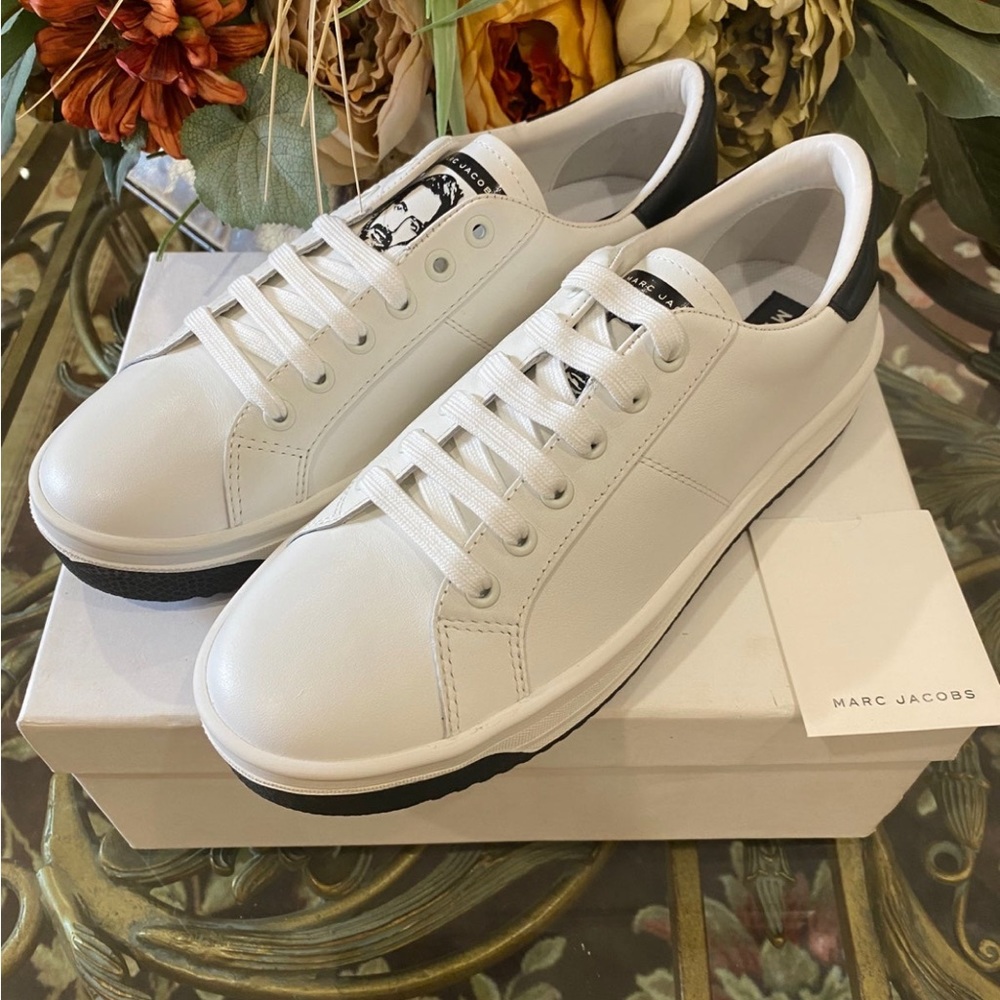 Marc Jacob Mens Size 11(41) White Leather lace up Sneakers